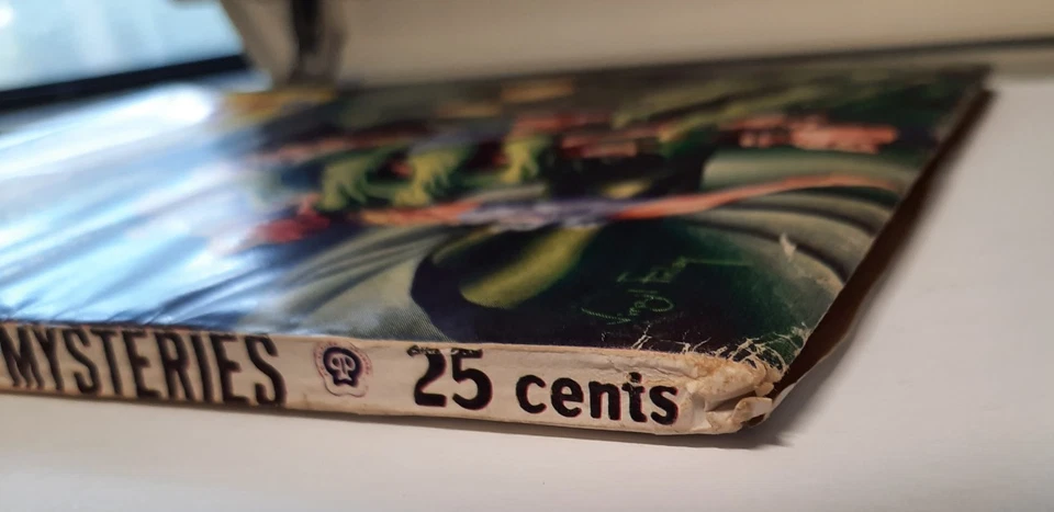 Famous Fantastic Mysteries Dec 1946 VG+ 4.5, Finlay Classic Skull Quite Nice - Image 4 of 4