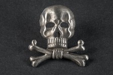 Husarentotenkopf des Braunschweiger Husaren-Regiments 17 - Mützenabzeichen