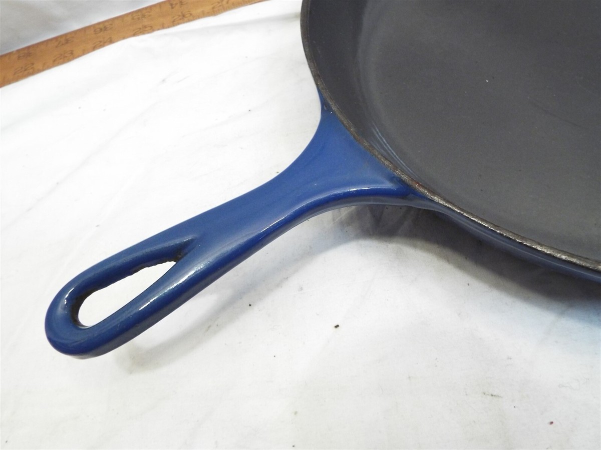 Vintage Le Creuset No. 26 Round Skillet Fry Pan Cast Iron