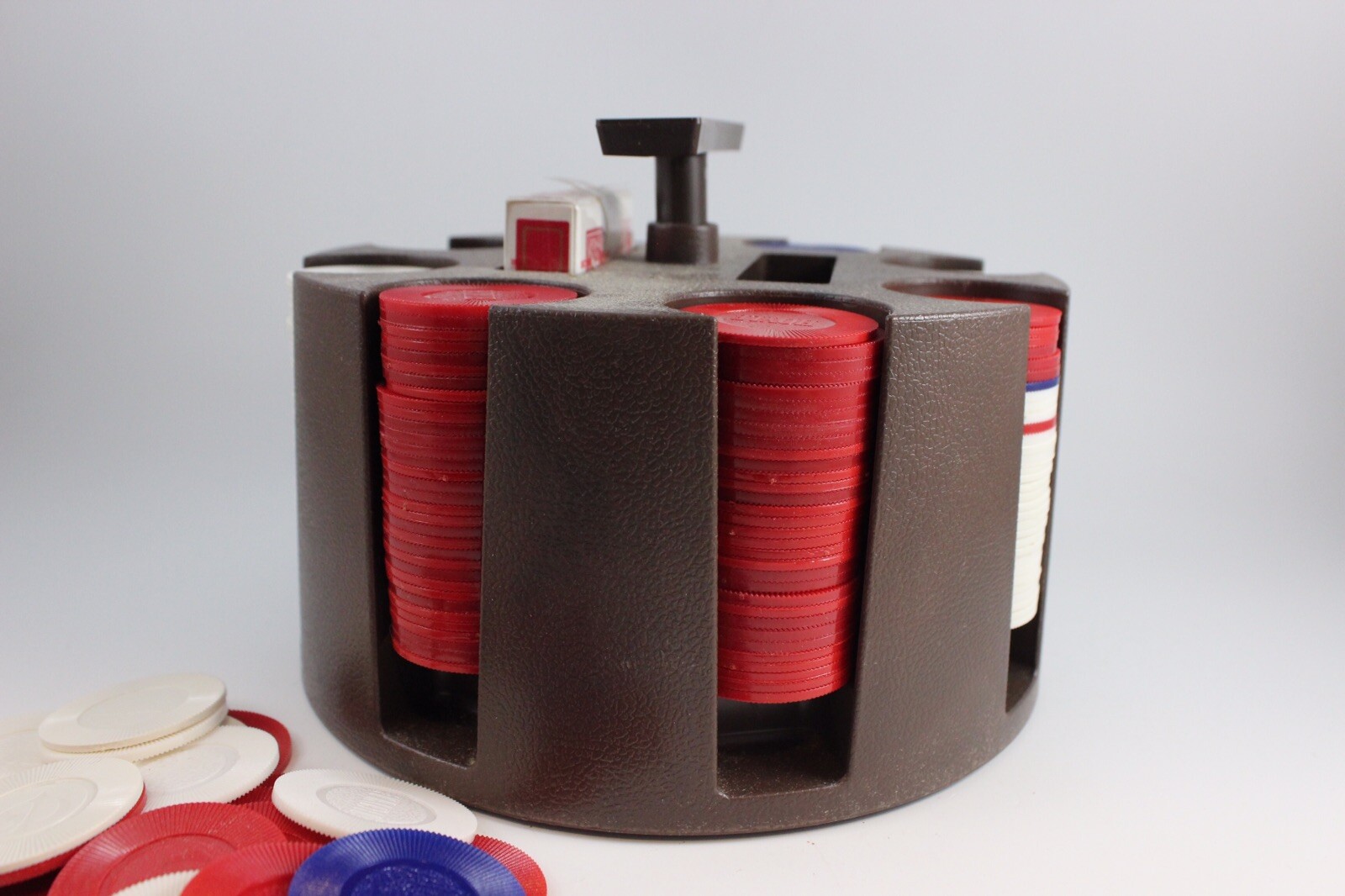 VINTAGE HOYLE REVOLVING POKER CHIP RACK, CHIPS & PLAYING CARDS IN