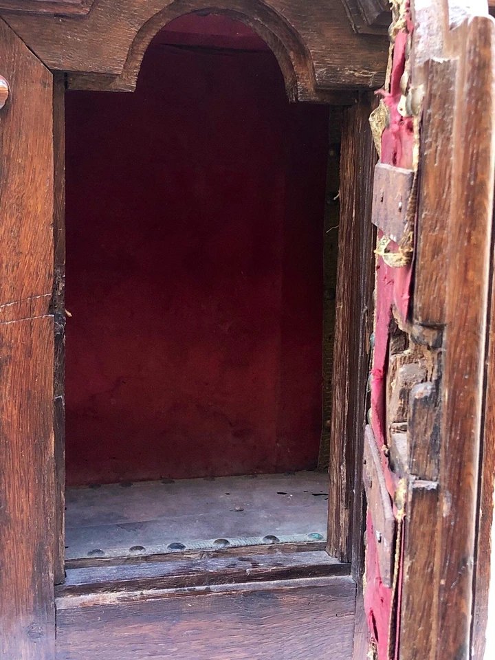 Antiguo gabinete relicario tallado en roble período Luis XV original 1725-1750 sacristía Foto 3 de 4