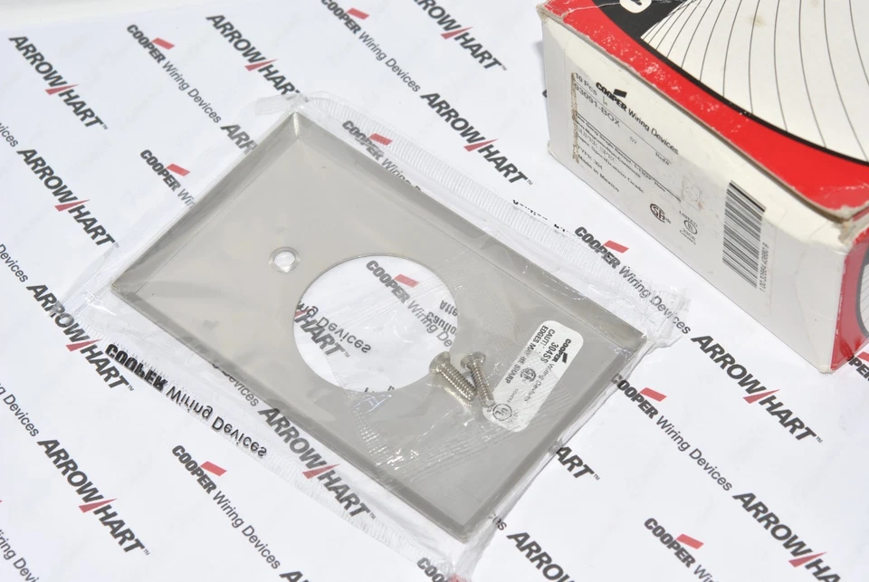1pcs-COOPER Wiring 93091 Single Receptacle Stainless Steel Wallplates 1-Gang - Image 3 of 3