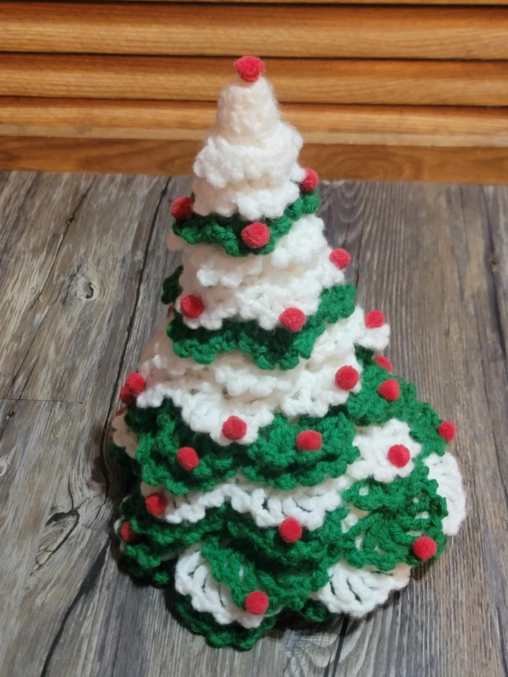 Árbol de Navidad de ganchillo hecho a mano, verde y blanco con decoración roja decoración navideña Foto 2 de 4