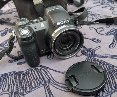 Sony Cyber-shot DSC-H5 (Schwarz)   12x Zoom digital Bridge-Kamera - Komplett-Set