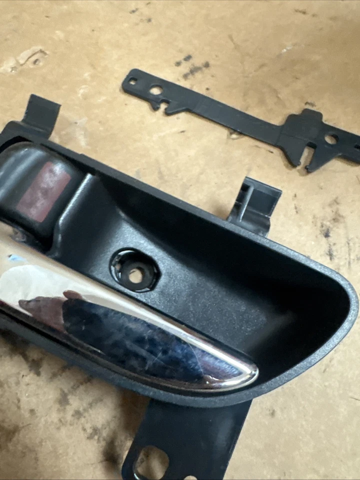 Оригинальная внутренняя дверная ручка в сборе со стороны водителя левая 0016 для Subaru Impreza 2012-2016 годов выпуска - Изображение 3 из 4