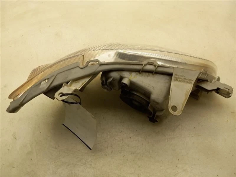 00-02 TOYOTA ECHO DRIVER SIDE FRONT HEADLIGHT ASSEMBLY  - Image 4 of 4