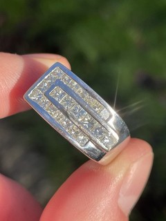 Anillo de oro de 14 quilates con racimo pesado excepcional de diamantes talla princesa de 2 5 quilates 11 g