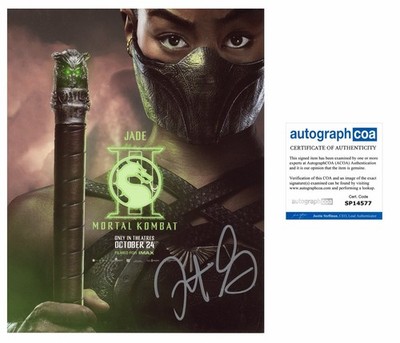 Tati Gabrielle  Mortal Kombat II  Autogramm  Jade  signed 10x8 Foto ACOA