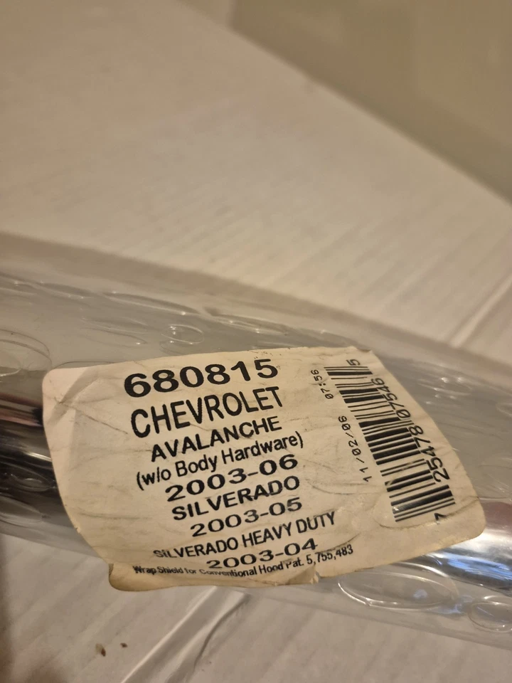 Chevy Avalanche 2003-06/03-05 Silverado AVS CAPÓ PROTECTOR - 680815 cromo Foto 2 de 4