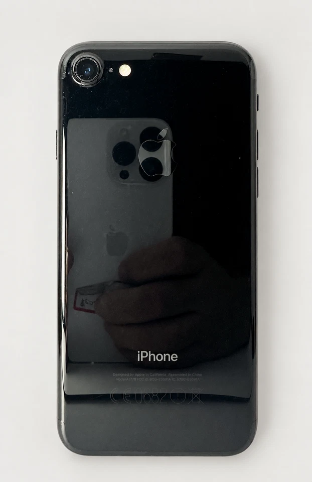 Apple iPhone 7 · 32GB, photo 2 of 5