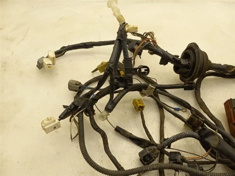 00 01 02 03 Arnés de sala de motores principal Toyota Echo 82111-52620 Foto 4 de 4