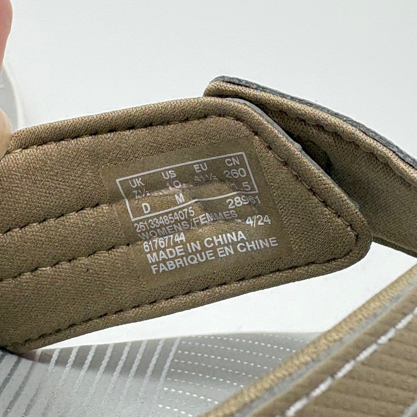 EUC Clarks Cloudsteppers Breeze Adjustable Thong … - image 2