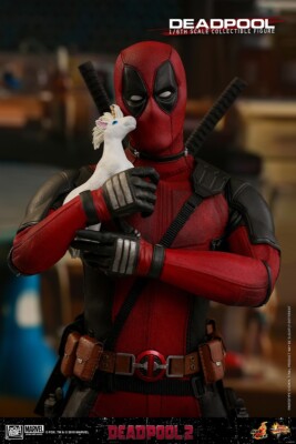 Hot Toys Movie Masterpiece Deadpool 2 1/6 Scale Figure Deadpool
