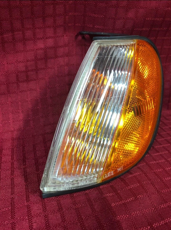 1993 Pontiac Lemans Left Parking Cornering Side Light Lamp 63K A+ DN - Image 3 of 4