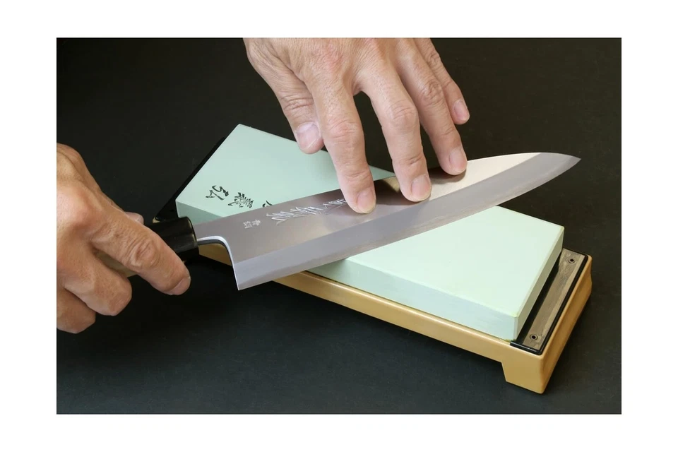 Afilador de cuchillos japonés Yoshihiro grado profesional Toishi piedra de afilar agua... Foto 3 de 4