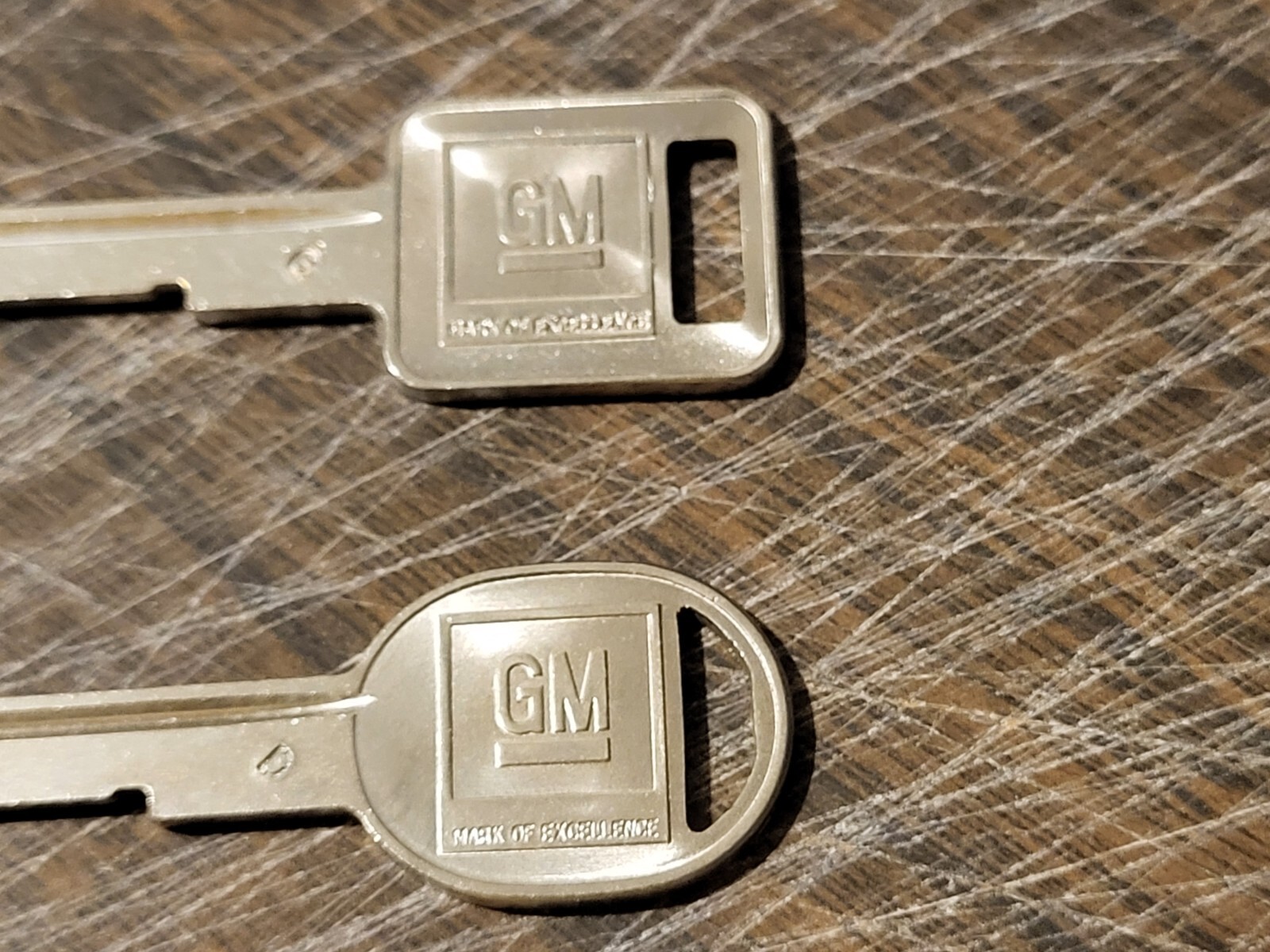 C-D Key Blanks For GM Crest Logo - 68 72 76 80 87 88 89 90