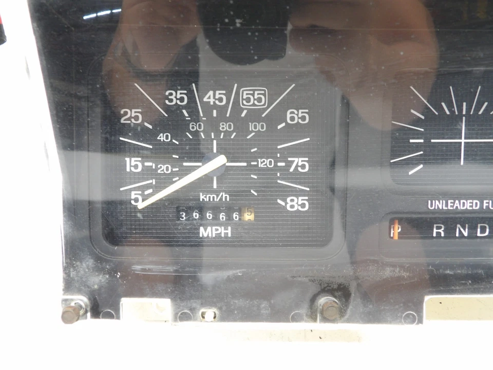 Cuadro de instrumentos Ford F150 F250 Bronco 1980-1986 velocímetro con tacómetro Foto 2 de 4