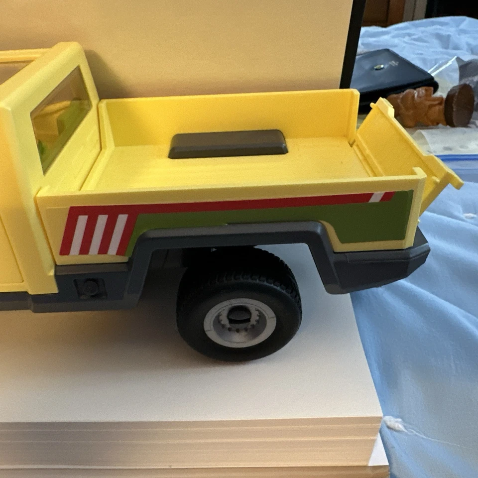 Schleich Farm World YELLOW PICK-UP TRUCK Veterinarian Vet Visit D-73527  - Image 3 of 4