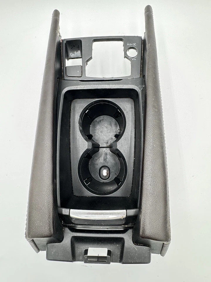 2014-2018 MAZDA 3 FRONT CENTER CONSOLE PANEL DUAL CUP DRINK HOLDER OEM - Imagem 4 de 4