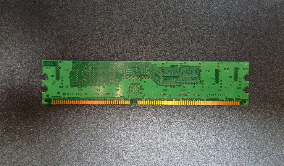 MT9VDDT3272AG-335G3 Micron 256MB DDR ECC PC-2700 333Mhz Memory - Image 2 of 2