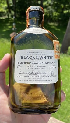 Black & White James Buchanan Scotch Whiskey Bottle With MD