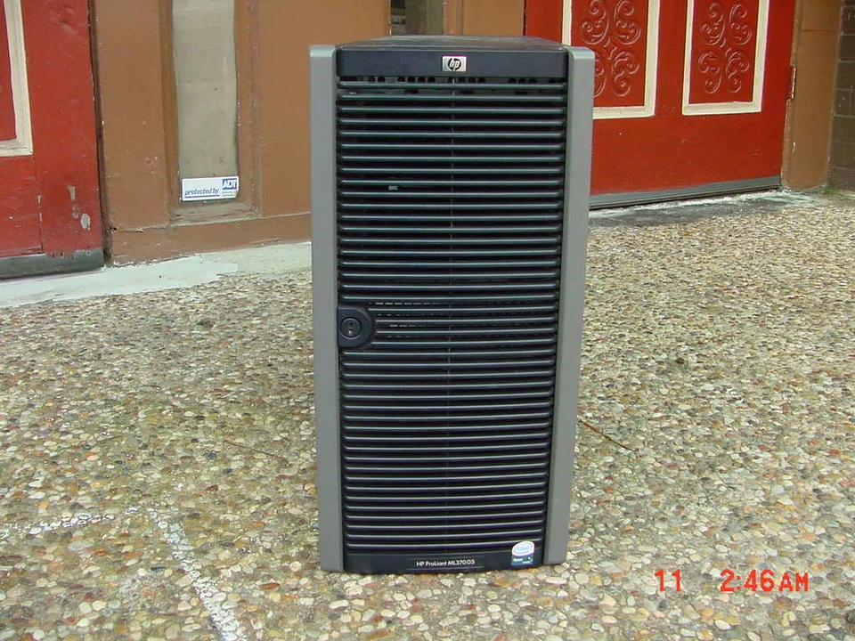 HP Proliant ML370 G5 Server 2 CPU  2.33GHz/133MHz 6GB Ram,P800 Controllerw/512MB - Image 2 of 4