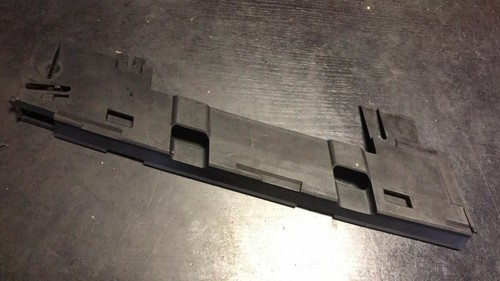 BMW 7er E38 Lagerplatte links Lufteinlässe Scheinwerfer 8157937