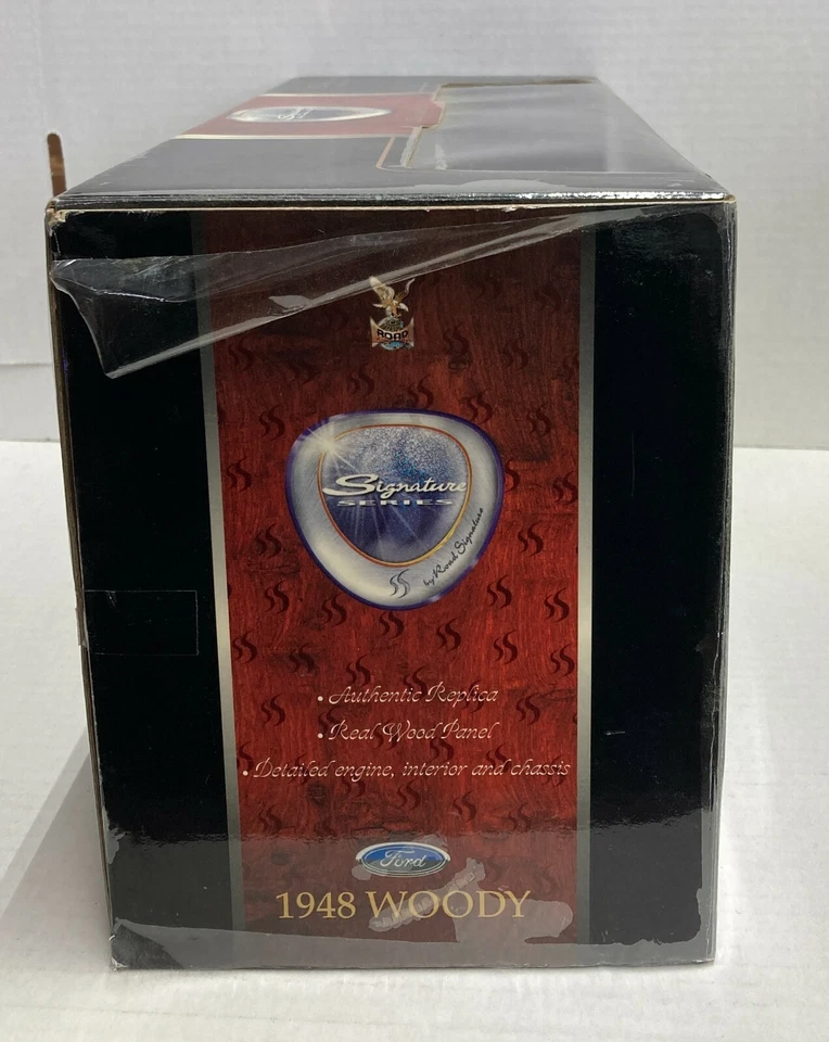 Serie Signature Ford 1948 Woody madera real, metal fundido a presión 1:18 con tabla de surf Foto 3 de 4