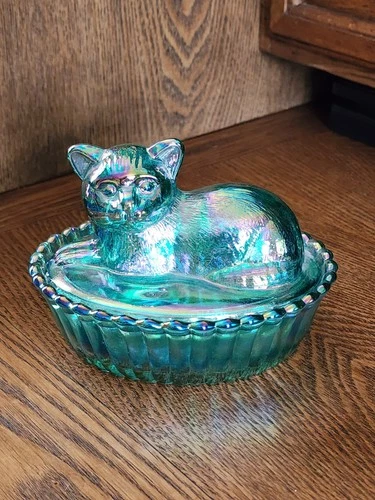 Westmoreland / Rosso - Cat Kitten on Nest - Iridescent Teal Carnival Glass