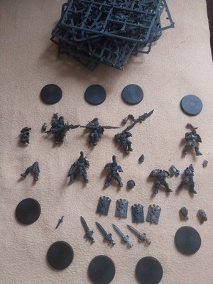 Warhammer 40k Adeptus Custodes Custodian Guard x9