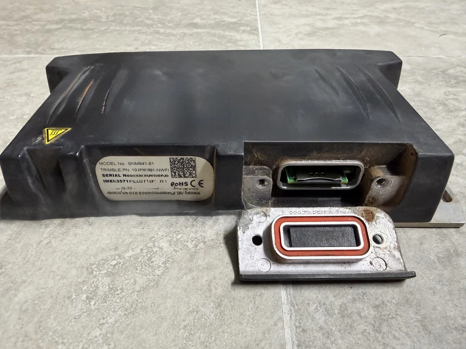 Trimble SNM941-90 Connected Site Gateway Modem & WiFi - image 3 of 3