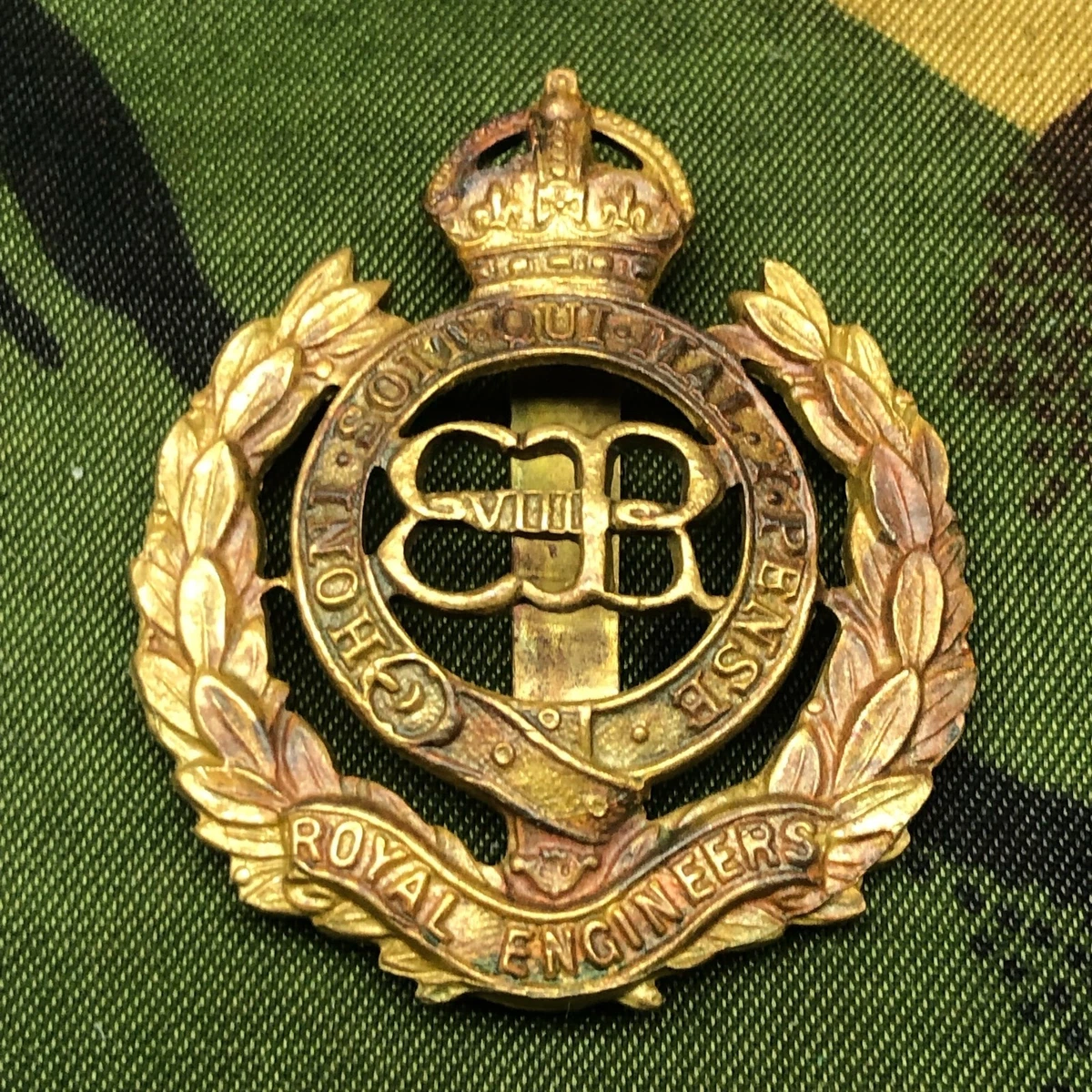 VINTAGE BRITISH LEGION Enamel Lapel Badge.military.war.army.uniform