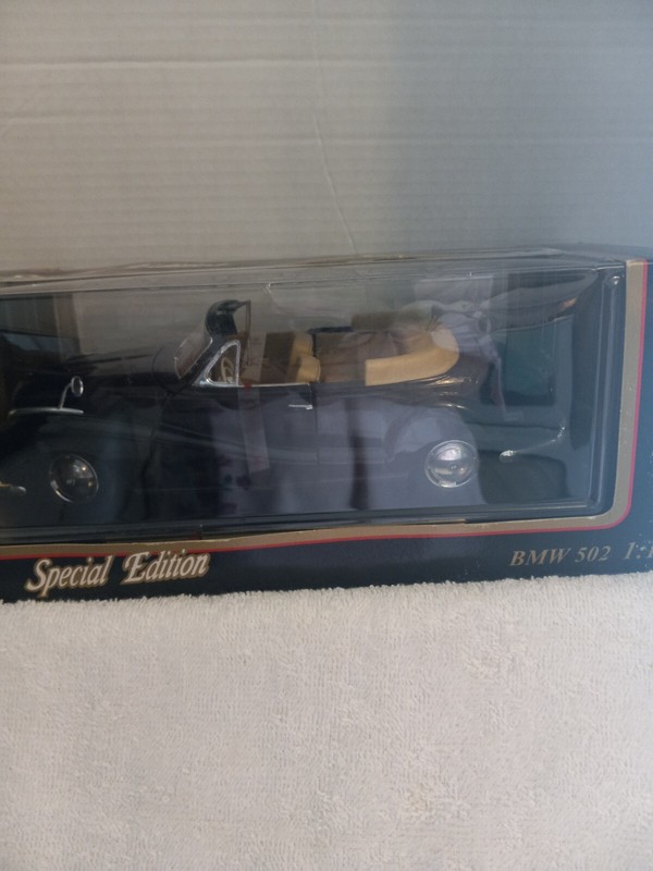 MAISTO SPECIAL EDITION 1955 BMW 502 IN ORGINAL BOX