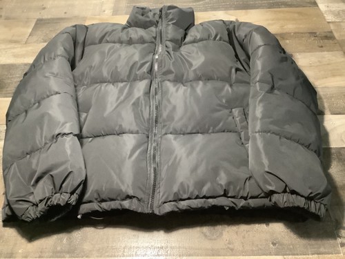 Forever 21 Women's Zip Up Puffer Jacket 