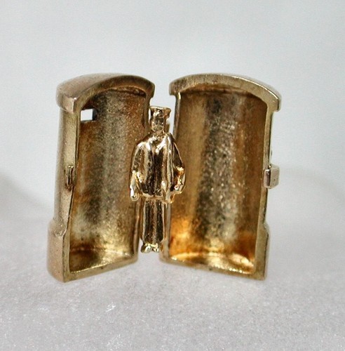9ct Gold Post Box With Postman Inside Charm 1980's Vintage 23024 - Picture 2 of 4