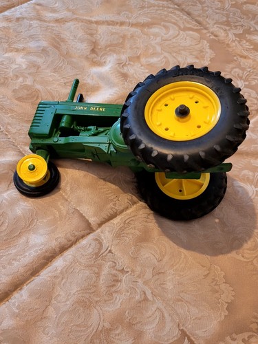 ERTL JOHN DEERE G, DIECAST TRACTOR, 1:24 SCALE - Picture 5 of 9