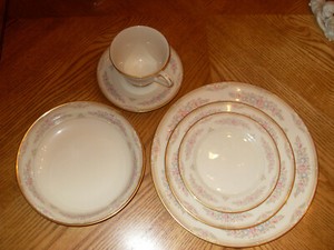 LENOX CHESAPEAK 12 SET DINNERWERE +2 PLATTERS 1 BOWL TOTAL 75 PIECES