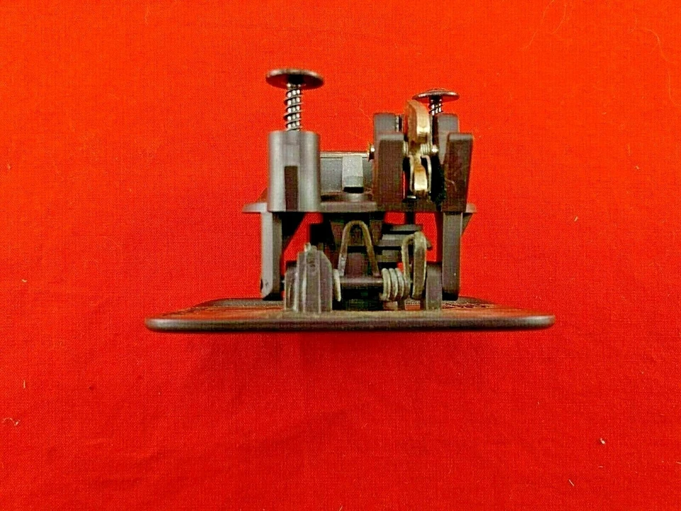 Cadillac CTS SRX XLR STS Guantera Almacenamiento Pestillo Manija Bloqueo 2086473 OEM NEGRO Foto 2 de 4