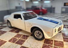 WELLY 1972 POTIAC FIREBIRD TRANS AM WHITE 1/24 SCALE DIECAST MODEL CAR