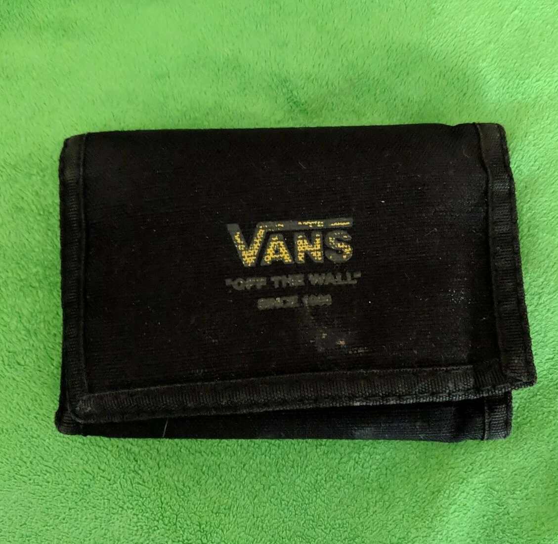 Vans off clearance the wall wallet