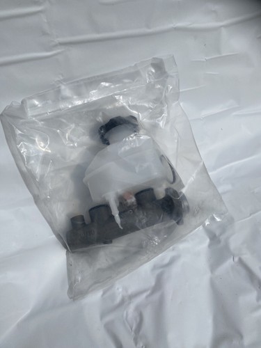 Kia Cerato 1.6 Petrol 2004 brake master cylinder reservoir - Picture 2 of 3