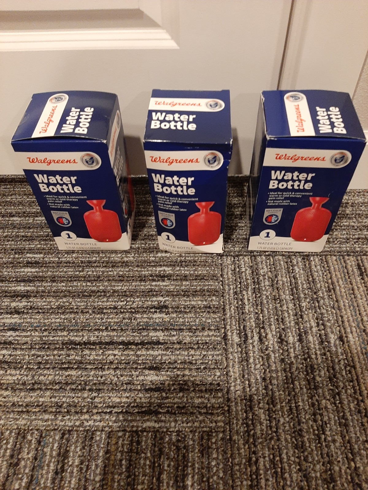 Botella de agua WALGREENS para aplicaciones calientes o frías 1,75 cuartos de galón Caja de daños