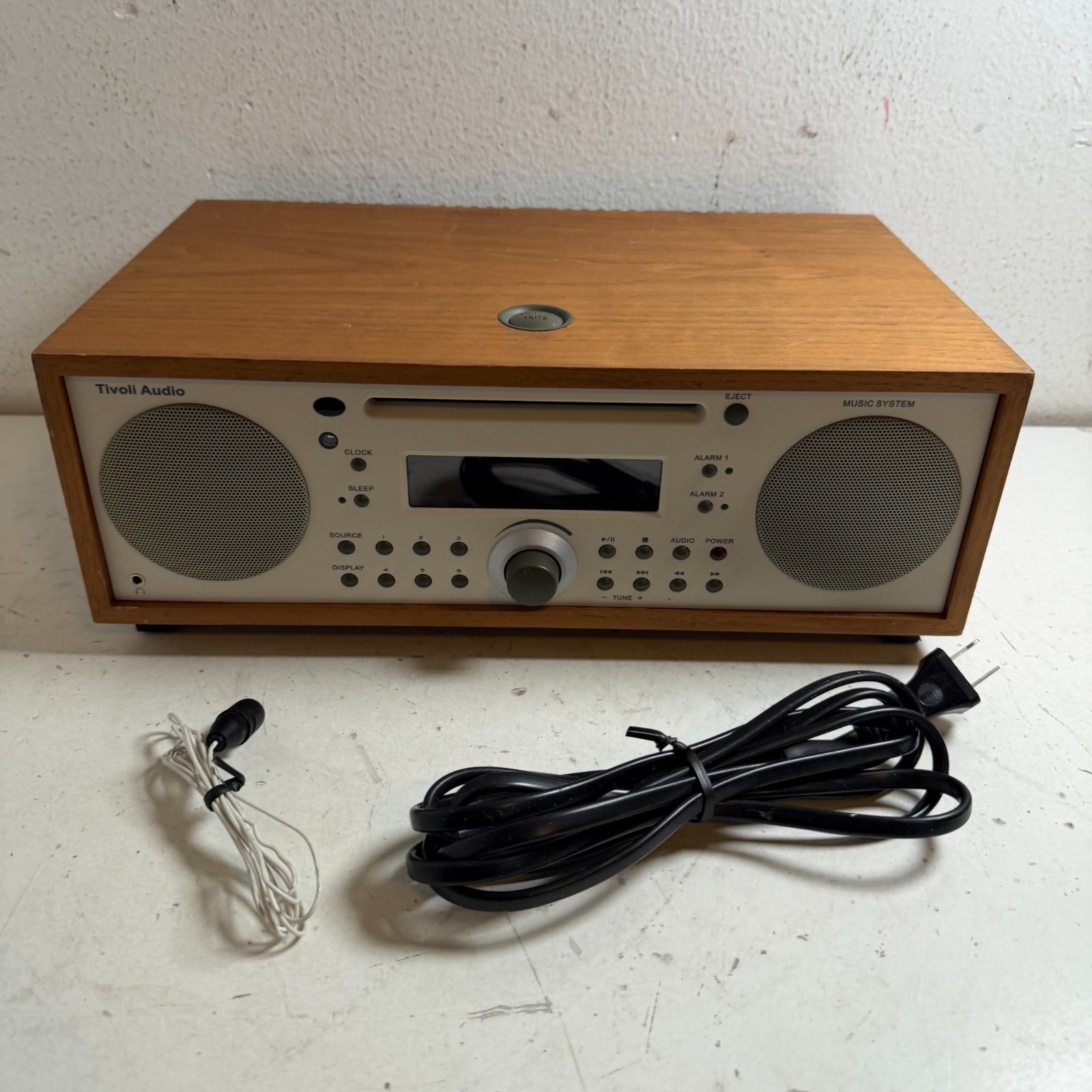 Tivoli Audio Music System  Walnut Beige Compact AM/FM CD Pla
