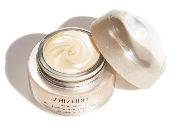 Crema de ojos suavizante de arrugas Shiseido Benefiance - 15 ml / 0,51 oz envío gratuito Foto 3 de 4