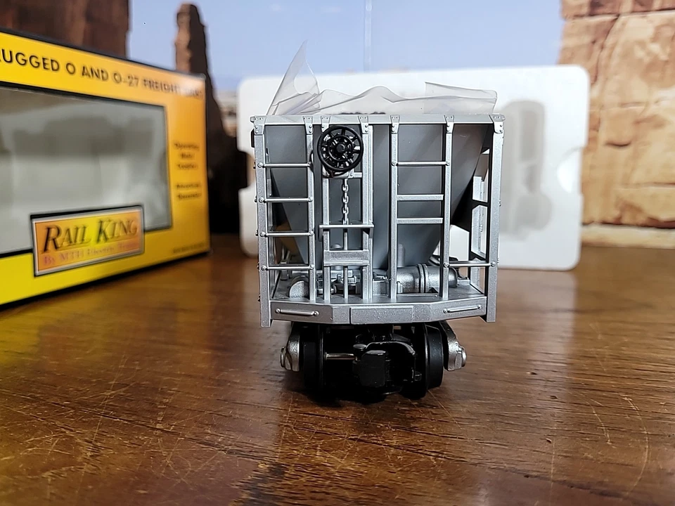 Railking O Gauge Union Pacific Ore Car W/ Ore Load - Image 3 of 4