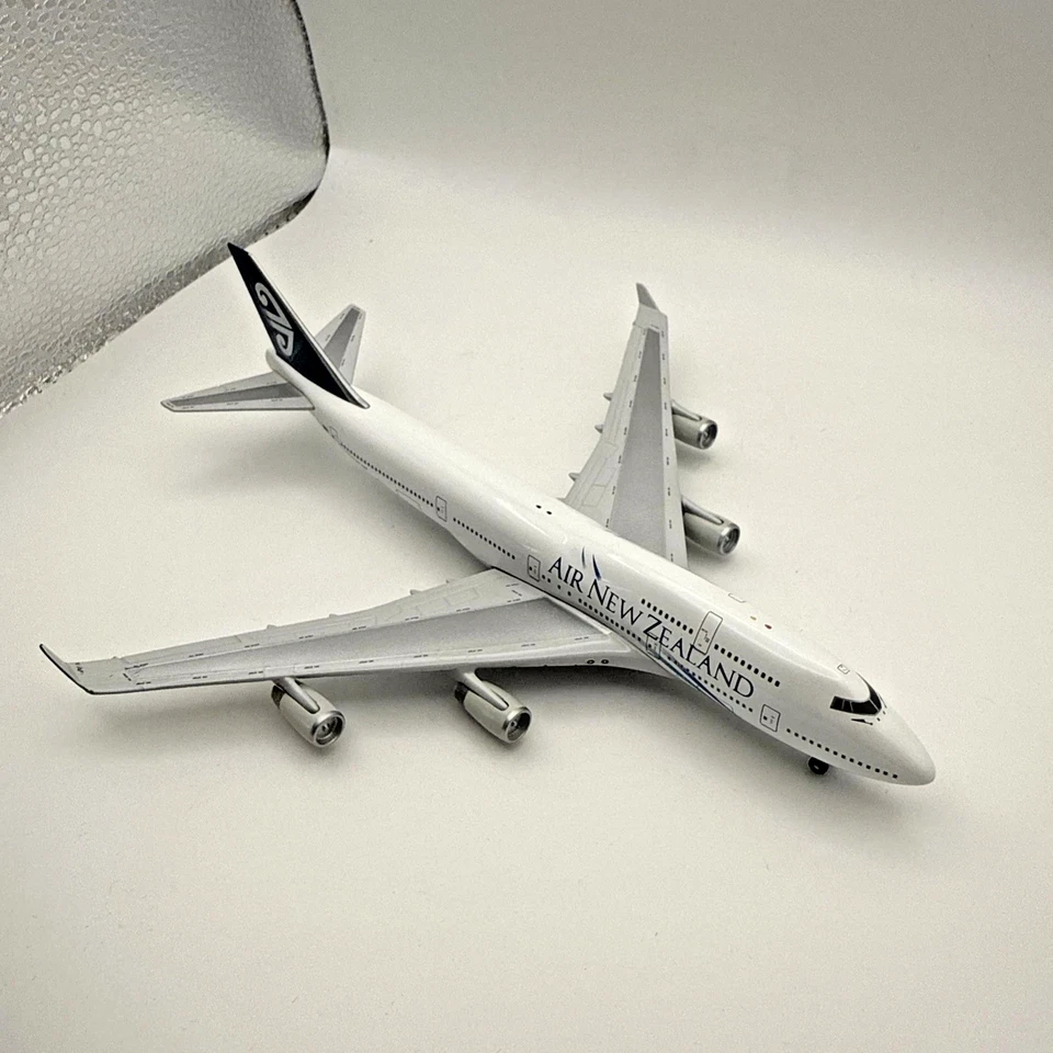 GEMINI JETS: Boeing 747-400 - Air New Zealand. ZK-NBT. 70067. 1:400.  NIB - image 3 of 4