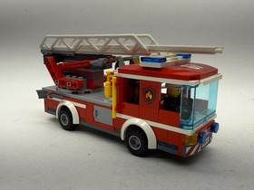 Lego City #60107 Fire Ladder Truck 2016 - 100% Complete with Instructions