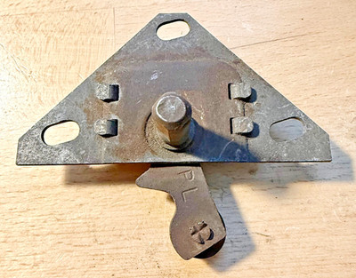 1949 1950 1951 MOPAR FORD HUDSON NASH  DOOR LOCK REGULATOR PLATE 49 50 51 ????
