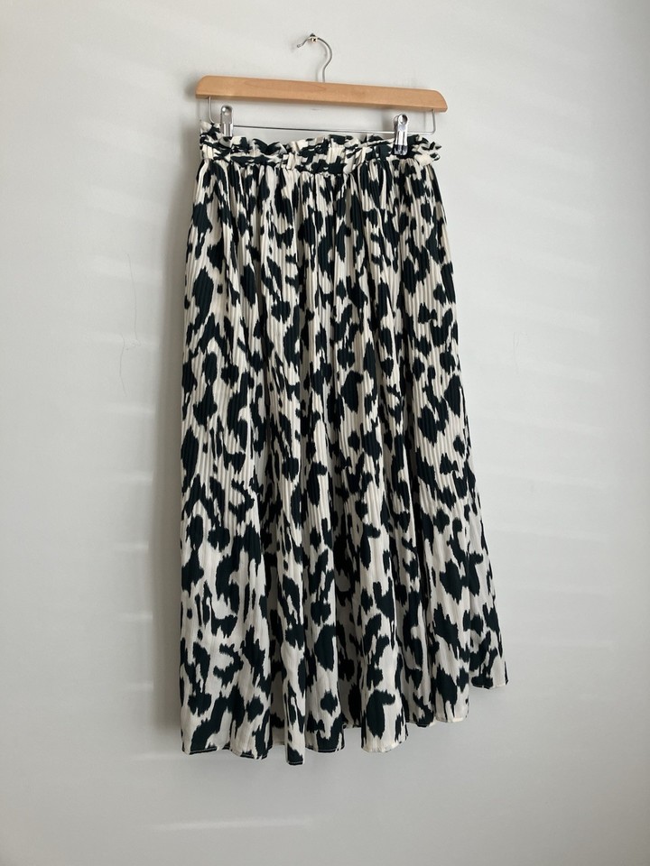 House Of Sienna Skirt Leopard Green And White Leopard Print  Size 8 Pleated