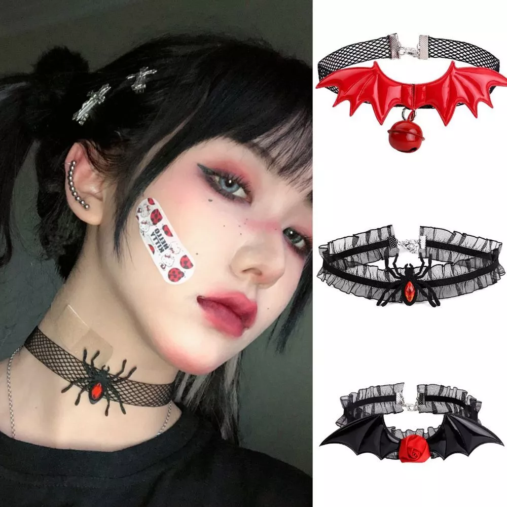 Gothic neck collar clearance